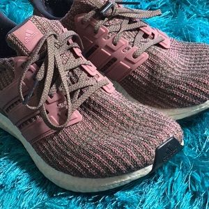 ADIDAS ULTRA BOOST shoe for women size 8 in very good condition, I accept offers